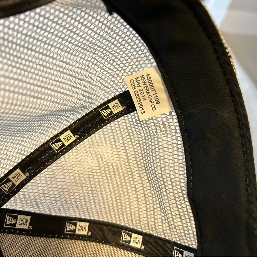 Mens Quiksilver New Era Mesh SnapBack Trucker Hat - Picture 7 of 14